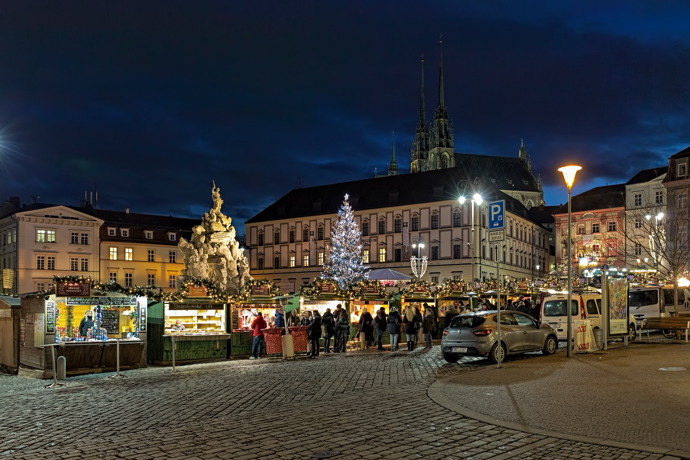 3. Brno

Vánoční trhy v Brně se konají na pěti oficiálních místech, a to na náměstí Svobody, na Zelném trhu, na Dominikánském náměstí, na Moravském náměstí a na nádvoří Staré radnice. Termín konání je od 22. 11. do 23. 12. 2024, každý den od 10,00 do 20,00 hod. Kompletní program jednotlivých trhů najdete na webu www.brnenskevanoce.cz.
