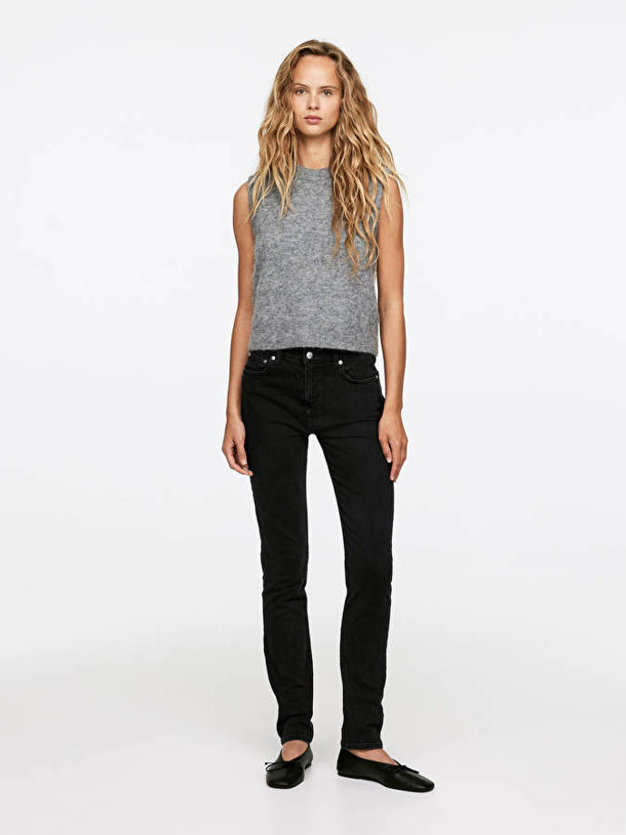 Slim džíny, Arket, 89 eur
Slim džíny, Arket, 89 eur