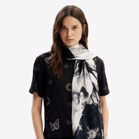  Dámský květovaný šátek, Desigual, 899 Kč
