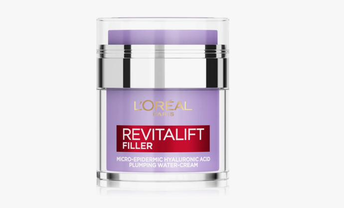 Lehký krém Revitalift Filler Pressed Cream obsahuje mikroepidermální kyselinu hyaluronovou, která je až 50× menší než běžná kyselina hyaluronová, a díky tomu je schopná pronikat hlouběji do pleti. Lehká textura za sebou nezanechává mastnou vrstvu ani neucpává póry, přitom však poskytuje intenzivní, dlouhotrvající hydrataci, vyplňuje pleť vrásku po vrásce a pomáhá oddálit vznik nových vrásek. 600 Kč
Lehký krém Revitalift Filler Pressed Cream obsahuje mikroepidermální kyselinu hyaluronovou, která je až 50× menší než běžná kyselina hyaluronová, a díky tomu je schopná pronikat hlouběji do pleti. Lehká textura za sebou nezanechává mastnou vrstvu ani neucpává póry, přitom však poskytuje intenzivní, dlouhotrvající hydrataci, vyplňuje pleť vrásku po vrásce a pomáhá oddálit vznik nových vrásek. 600 Kč
