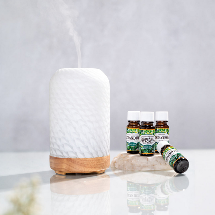 Pokud chcete uvolnit mysl, využijte sílu aromaterapie. Skleněný ultrazvukový aromadifuzér vás nadchne jednoduchým čistým designem i jemnou mlhou a světelnými efekty. 1199 Kč
