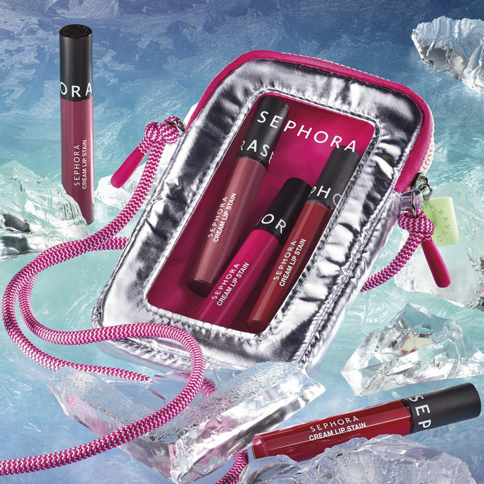 Co jiného by rozsvítilo váš obličej jako rtěnka v zářivém odstínu. Sada sametových rtěnek Cream Lip Stain, 990 Kč
