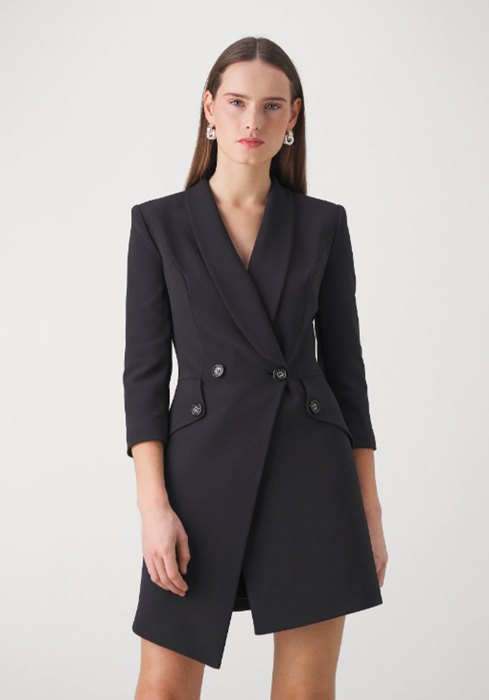 Blejzrové šaty, Elisabetta Franchi, 12850 Kč
Blejzrové šaty, Elisabetta Franchi, 12850 Kč