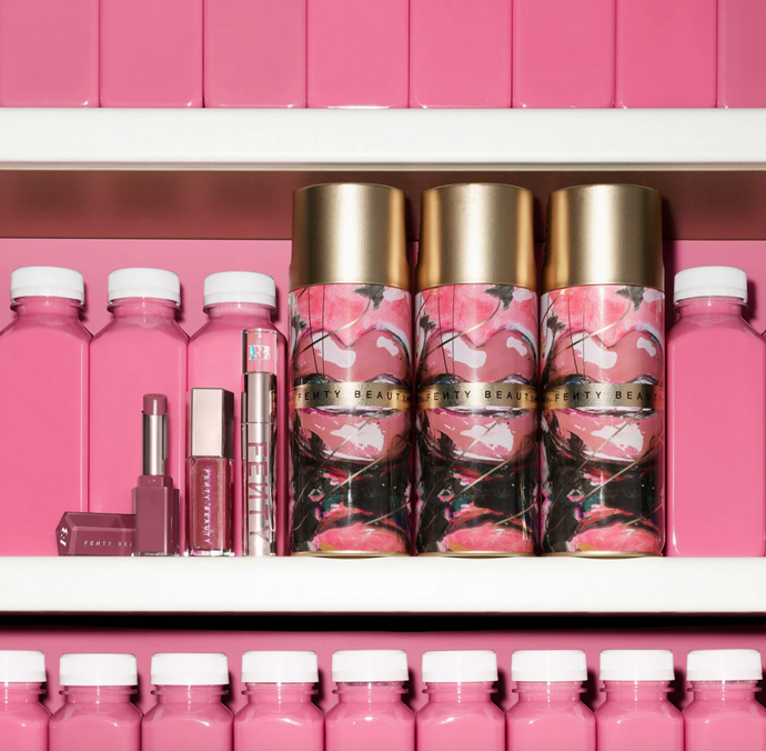 Dárkový set obsahuje vůni Good Girl Blush 80 ml a tělové mléko 100 ml. Romantický parfém s pivoňkovými tóny v srdci z exotického ylang ylang a upcyklované růžové vody kontrastuje se smyslným vanilkovým základem. 2900 Kč
Dárkový set obsahuje vůni Good Girl Blush 80 ml a tělové mléko 100 ml. Romantický parfém s pivoňkovými tóny v srdci z exotického ylang ylang a upcyklované růžové vody kontrastuje se smyslným vanilkovým základem. 2900 Kč