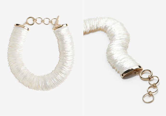 Náhrdelník z lastur, H&M, 1 199 Kč
