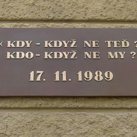 Pamětní deska na Albertově

