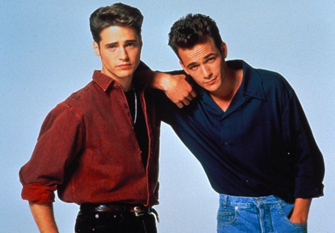 Dnes se na seriál Beverly Hills 90210 koukáme s úsměvnou nostalgií, v 90. letech ale mnohým divákům změnil život
