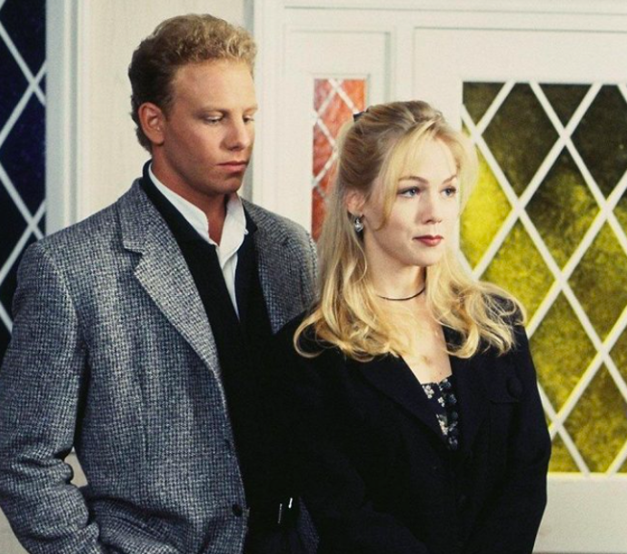 Dnes se na seriál Beverly Hills 90210 koukáme s úsměvnou nostalgií, v 90. letech ale mnohým divákům změnil život
