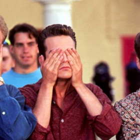 Dnes se na seriál Beverly Hills 90210 koukáme s úsměvnou nostalgií, v 90. letech ale mnohým divákům změnil život
