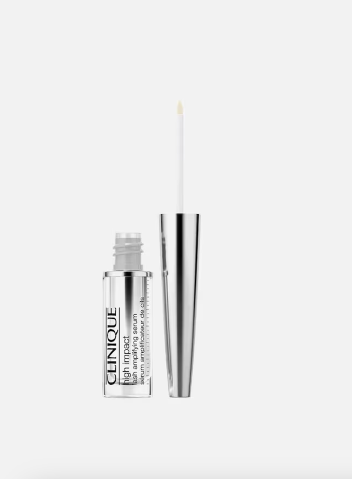  HIGH IMPACT LASH AMPLIFYING SERUM, sérum na řasy, gelové pero, Daouglas, Clinique, 1 440 Kč
