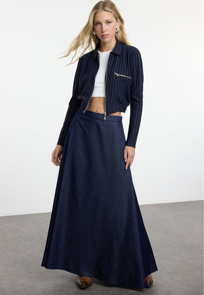 Trendyol Navy Blue High Waist Maxi Denim Skirt, Bezva Sport, 625 Kč (původně 2 599 Kč)
