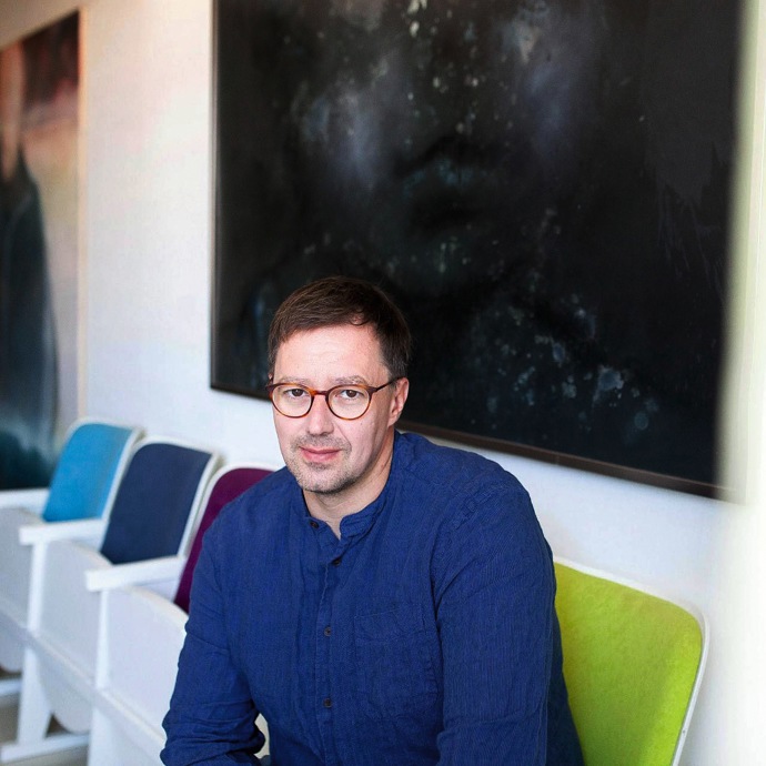 Šťastný majitel domu, režisér Róbert Šveda.
Šťastný majitel domu, režisér Róbert Šveda.