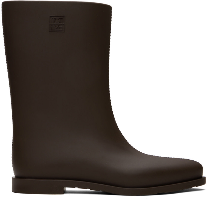 Jednoduché holínky Brown 'The Rain Boot' Boots, Toteme, 350 eur
Jednoduché holínky Brown 'The Rain Boot' Boots, Toteme, 350 eur