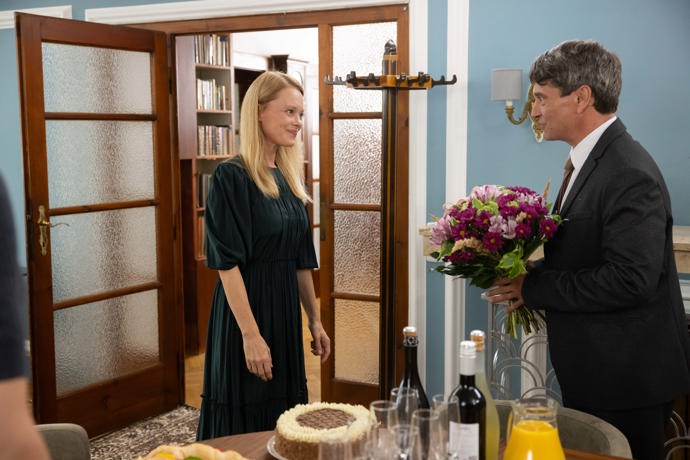 Nekonečný seriál Ulice sleduje dramatické osudy několika rodin žijících v sousedství
