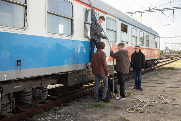 Nekonečný seriál Ulice sleduje dramatické osudy několika rodin žijících v sousedství
