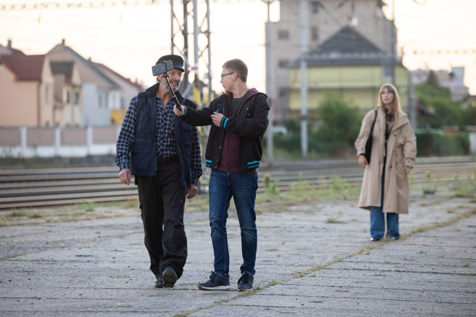 Nekonečný seriál Ulice sleduje dramatické příběhy několika spřátelených rodin žijících v sousedství
