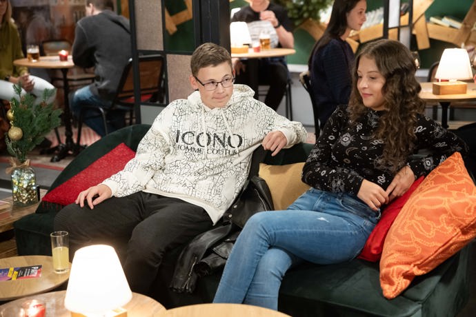 Nekonečný seriál Ulice sleduje dramatické osudy několika rodin žijících v sousedství
