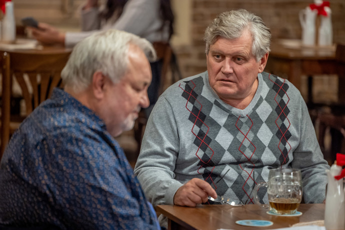 Nekonečný seriál Ulice sleduje dramatické osudy několika rodin žijících v sousedství
