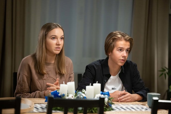 Nekonečný seriál Ulice sleduje dramatické osudy několika rodin žijících v sousedství
