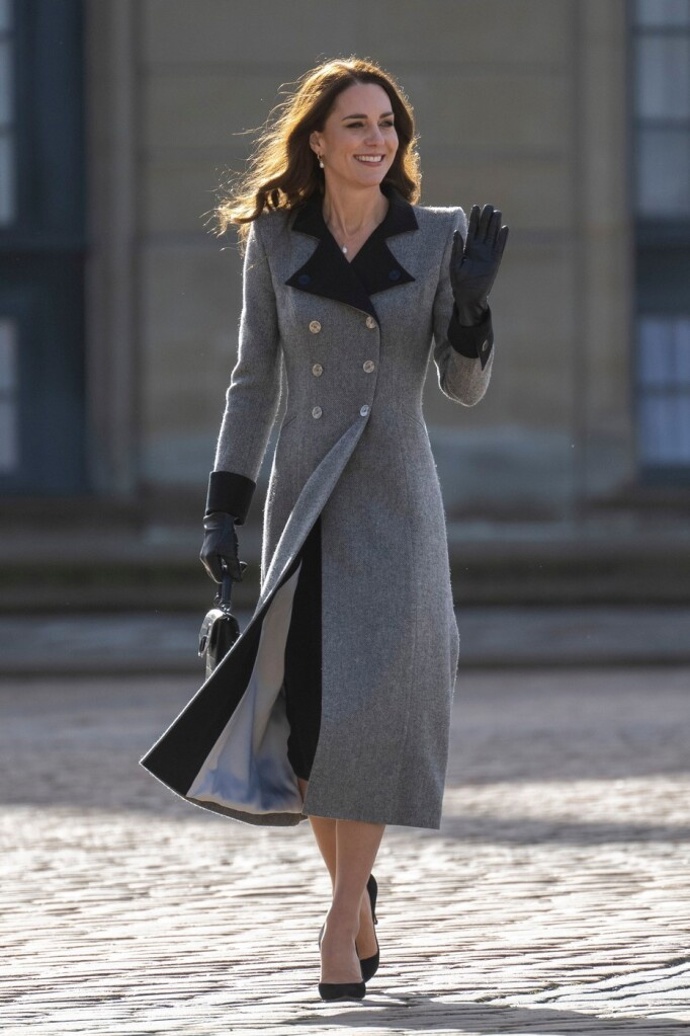 Kate Middleton v kabátu
Kate Middleton v kabátu
