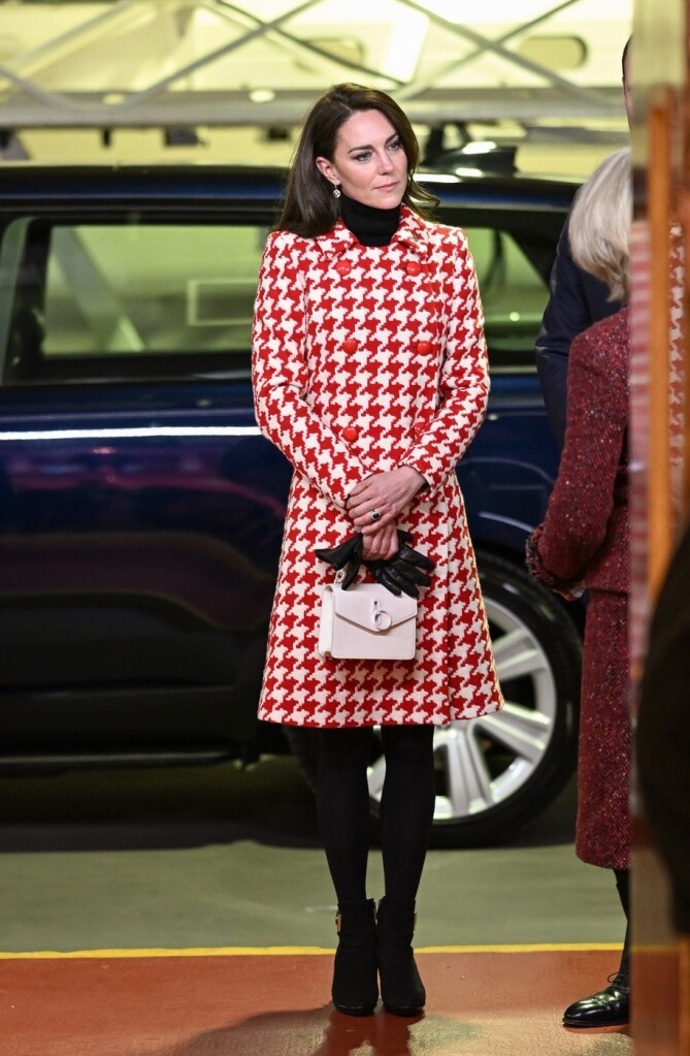 Kate Middleton v kabátu
Kate Middleton v kabátu