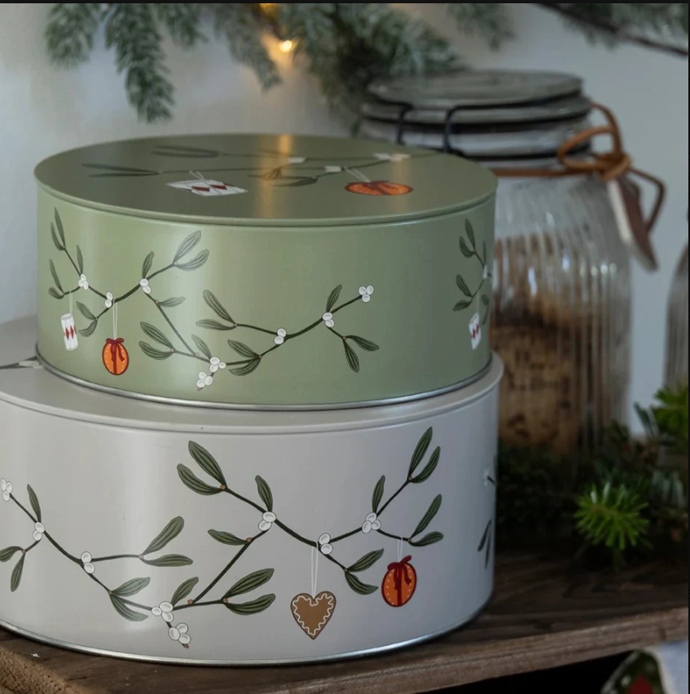 Vánoční plechové dózy Christmas Ornaments Matt, Det Gamle Apotek, 754 Kč
Vánoční plechové dózy Christmas Ornaments Matt, Det Gamle Apotek, 754 Kč