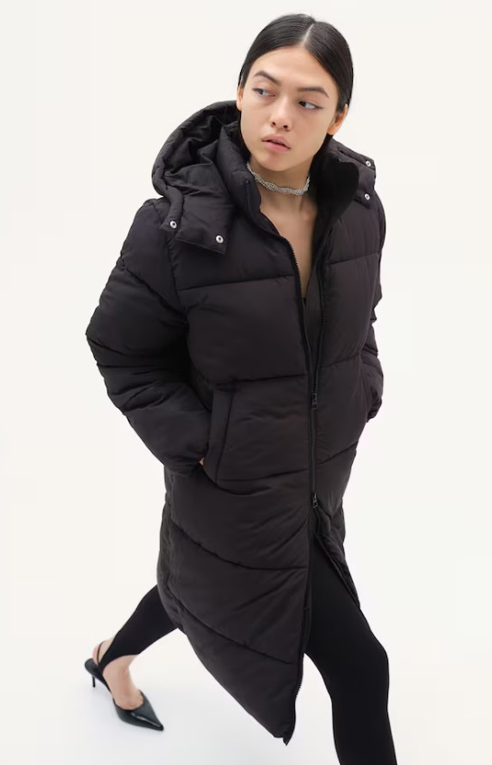 Dlouhá vatovaná bunda, H&M, 1 459 Kč
Dlouhá vatovaná bunda, H&M, 1 459 Kč
