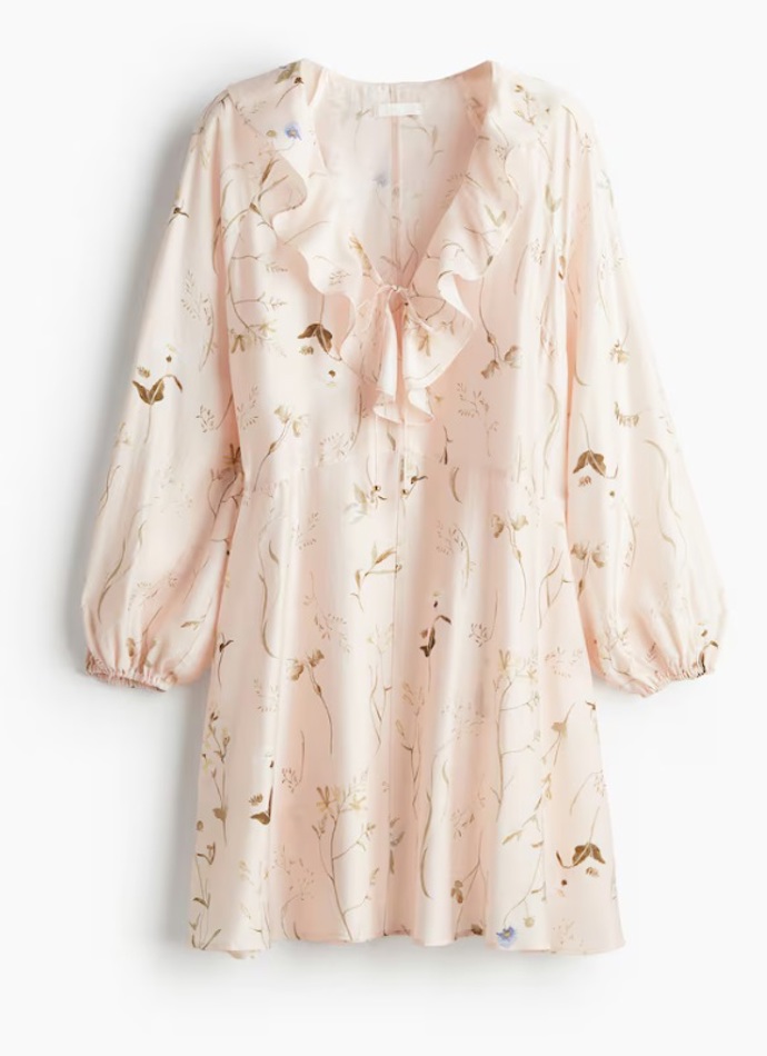 Šaty s volánkovým lemem, H&M, 599 Kč
