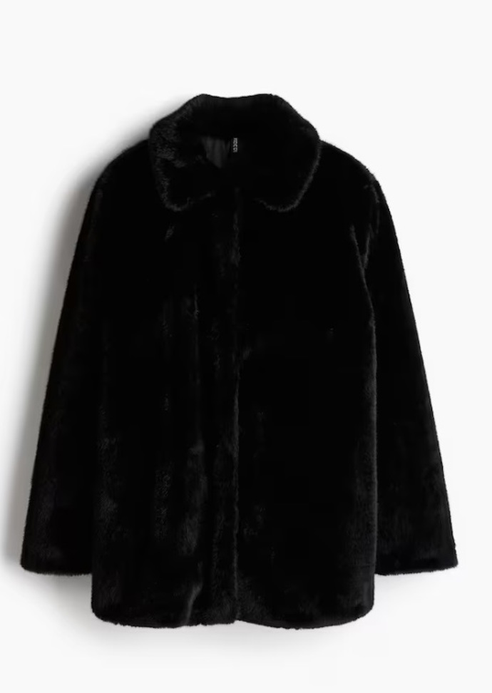 Kabát z umělé kožešiny, H&M, 1 199 Kč
