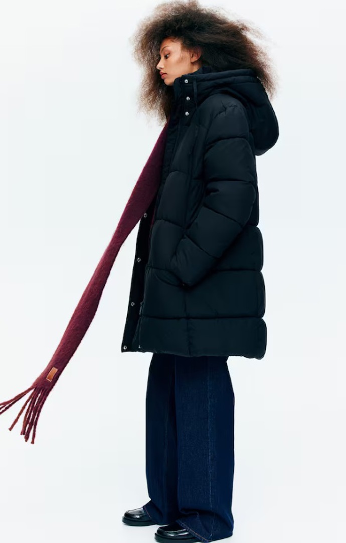 Vatovaný kabát s kapucí, H&M, 1 459 Kč
Vatovaný kabát s kapucí, H&M, 1 459 Kč
