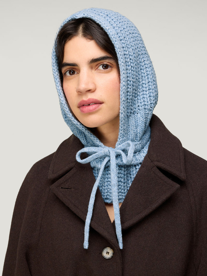 Vlněný bonnet čepeček, Rouje, 80 eur
Vlněný bonnet čepeček, Rouje, 80 eur
