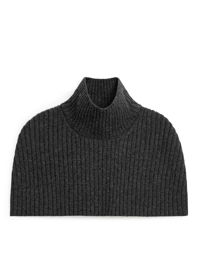 Vlněné pončo, Arket, 89 eur
Vlněné pončo, Arket, 89 eur
