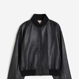 Kožená bunda, H&M, 8 999 Kč
