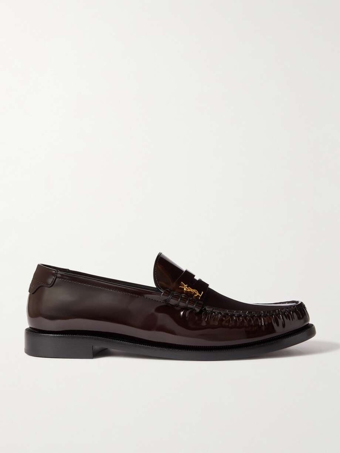 Mokasíny vínové Le Loafer logo-embellished patent-leather loafers, Saint Laurent, 735 eur
