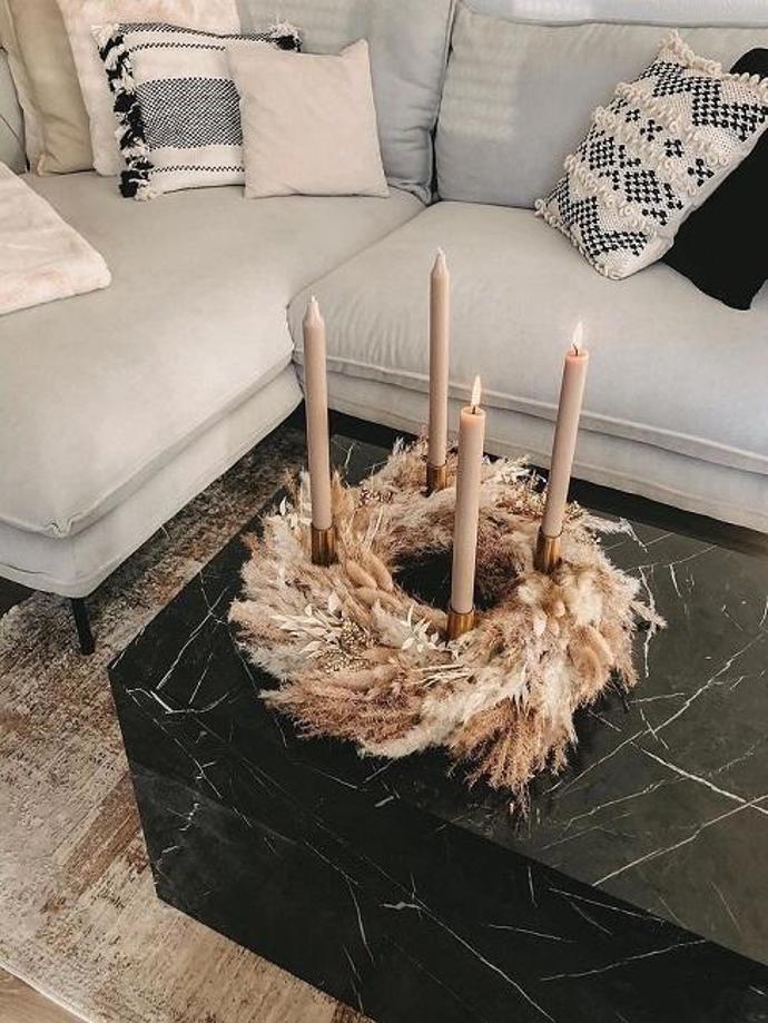 Růžová, zlatá, fialová nebo tradiční červená. Letošní vánoční barevné trendy jsou dostatečně kreativní na to, aby si každý vybral podle svého vkusu. Který je ten váš?
