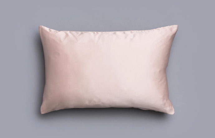 Povlak na polštář z hedvábí Delicate Silk, Lejaan, 2190 Kč (50 x 70 cm)
