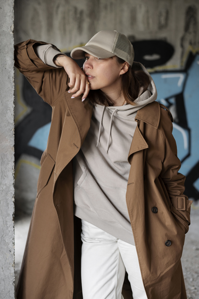 Oversize kabát ve fádní hnědé není úplně vrcholem současných módních trendů. Vsaďte na vypasované střihy a veselé barvy.
Oversize kabát ve fádní hnědé není úplně vrcholem současných módních trendů. Vsaďte na vypasované střihy a veselé barvy.