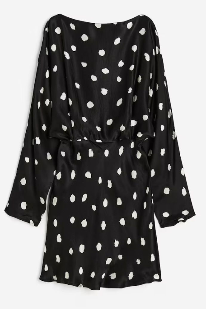 Puntíkované šaty se zadní vázačkou, H&M, 1 299 Kč
