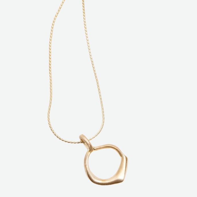 Pozlacený náhrdelník Gaeli, Vika Mayzel, 3290 Kč

