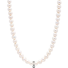 Perlový náhrdelník s křížem cross-pendant pearl necklace, Nialaya Jewelry, 159 eur
