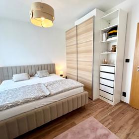 Designér vytváří interiér, ve kterém se od začátku budete cítit uvolněně, bude vás inspirovat a vyvolá přesně takové pocity, jaké od daného prostoru vyžadujete. 
