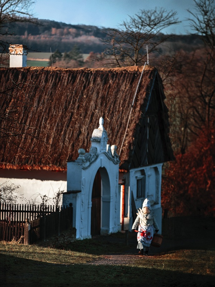 Perchtě se říkalo různě. V Čechách to mohla být Peruta, Berchta, Perechta, na Moravě Spereta, Perychta i Peruchta.
