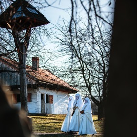 Někde chodila jedna Lucka, jinde tři, občas jich byly větší skupiny. V Kouřimi se rozhodli pro trojici, ta bývala asi i nejběžnější.
