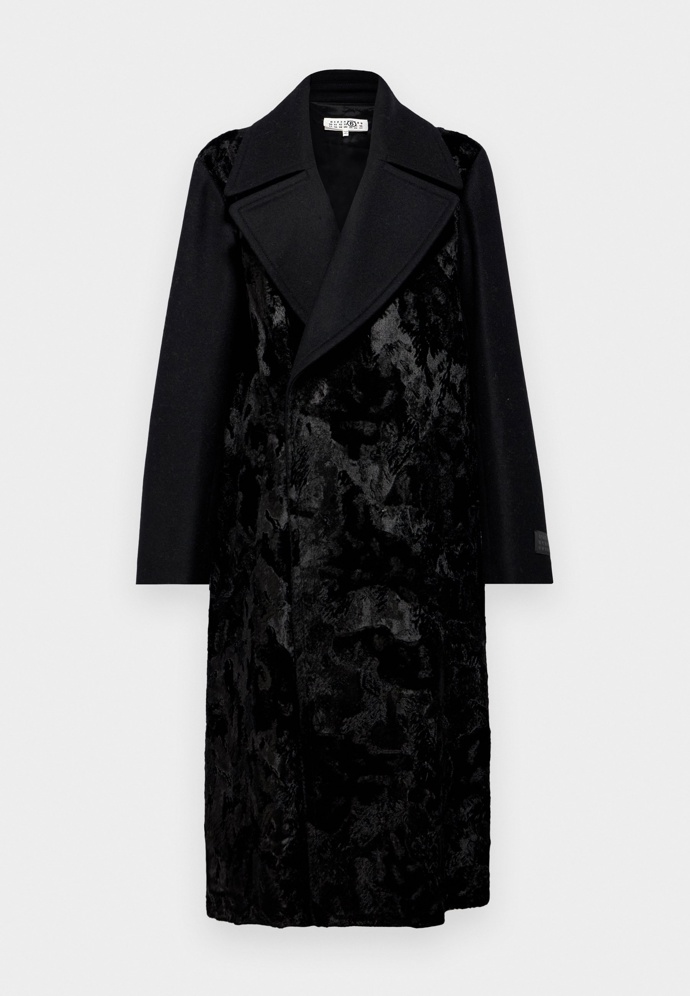 Kabát black, MM6 Maison Margiela, 39840 Kč
Kabát black, MM6 Maison Margiela, 39840 Kč