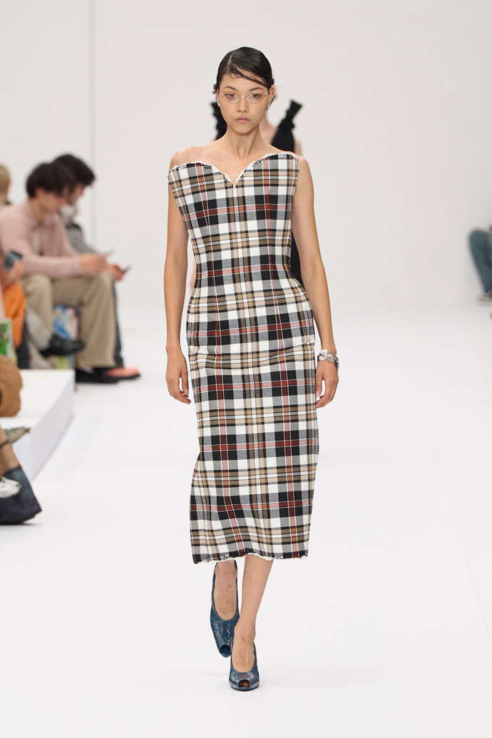 Acne Studios jaro/léto 2025
Acne Studios jaro/léto 2025