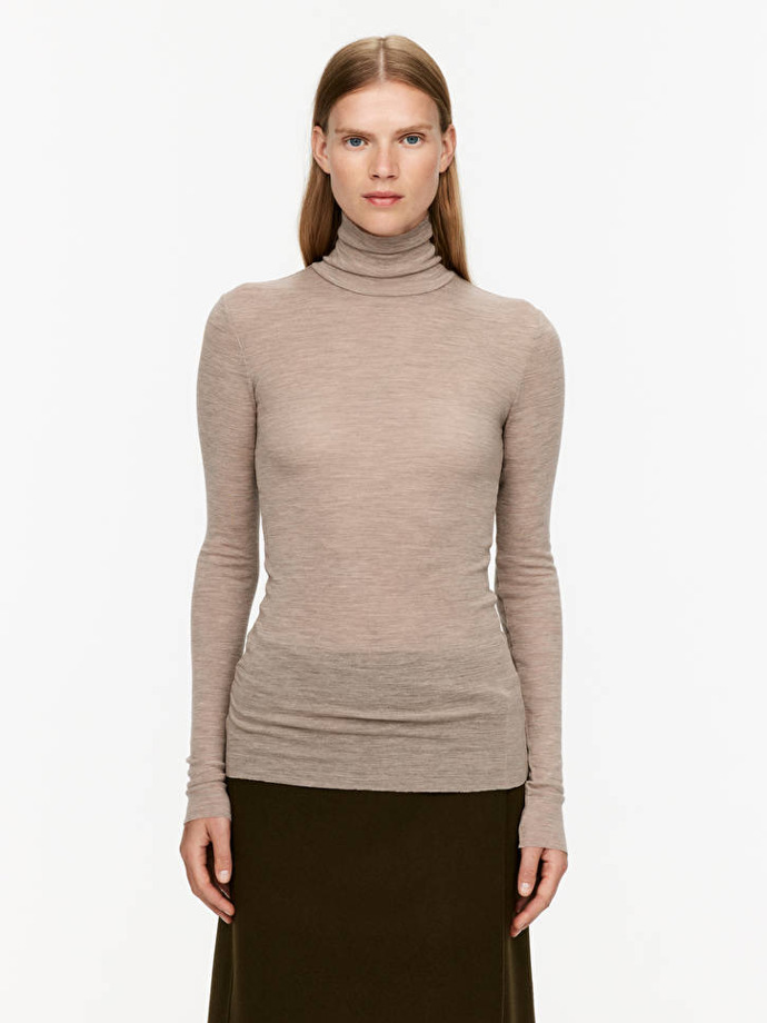 Rolák, Arket, 29 EUR (původně 49 EUR)
Rolák, Arket, 29 EUR (původně 49 EUR)