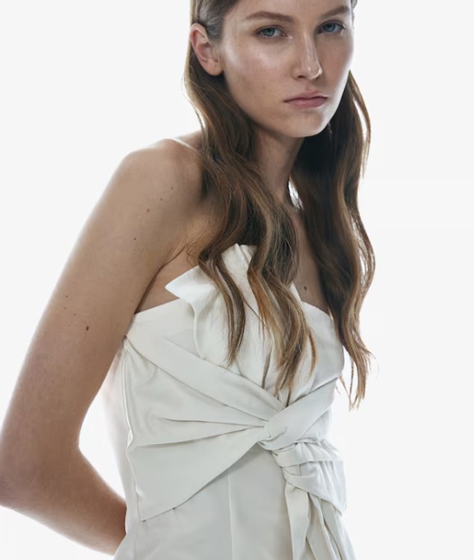Top bandeau s přední mašlí, H&M, 599 Kč
