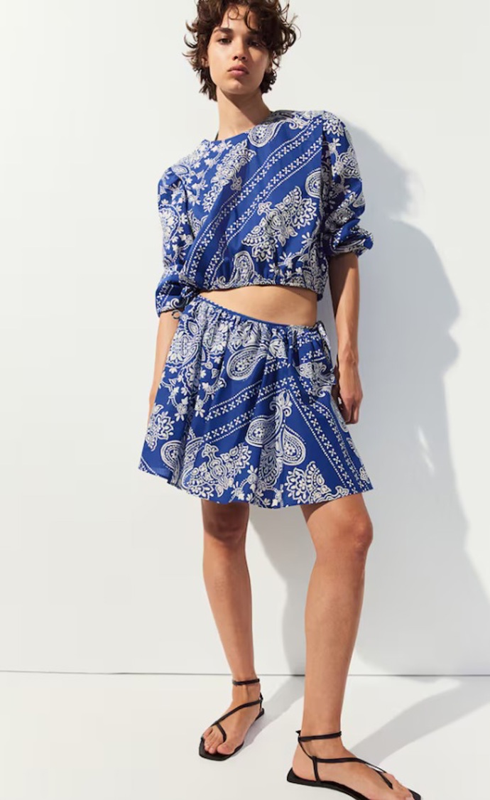 Halenka se zvýrazněnými rameny, H&M, 599 Kč
Halenka se zvýrazněnými rameny, H&M, 599 Kč