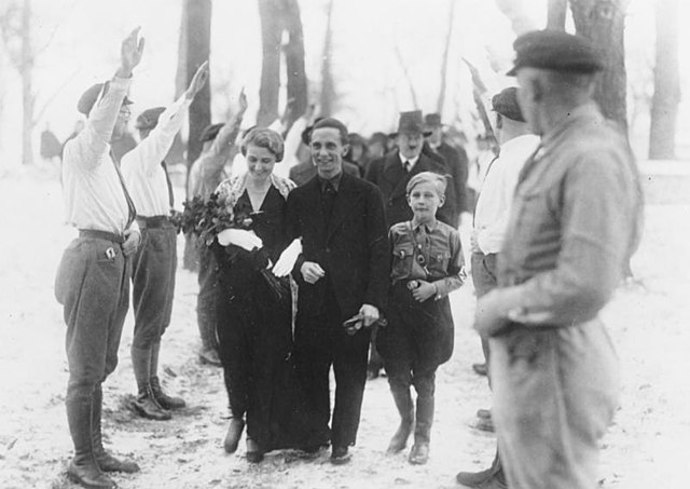 Svatba Josefa Goebbelse s matkou Haralda Magdou
Svatba Josefa Goebbelse s matkou Haralda Magdou