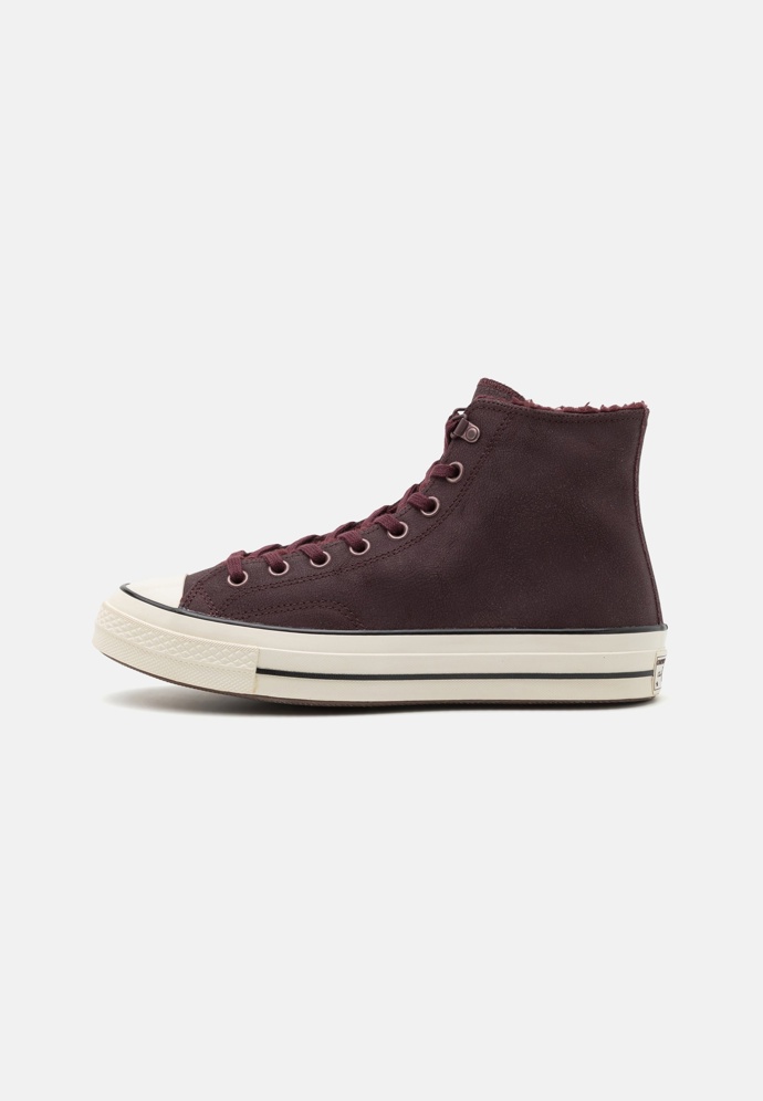 Converse, 2450 Kč
